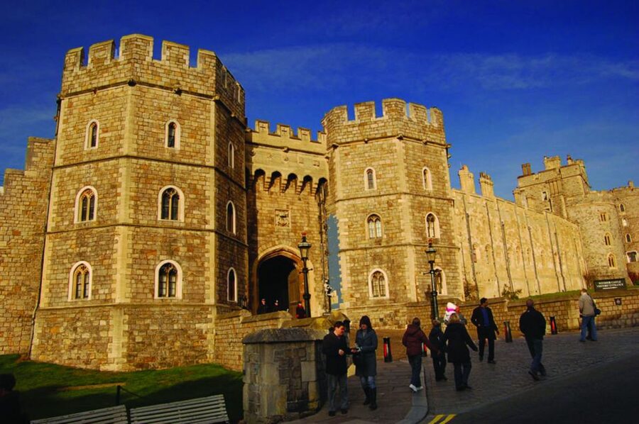 From London: Windsor Castle and Stonehenge Day Trip - Windsor Castle: royal rooms and a living palace