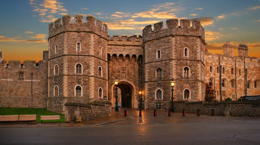 From London: Windsor Castle and Stonehenge Day Trip - Who should book this day trip?