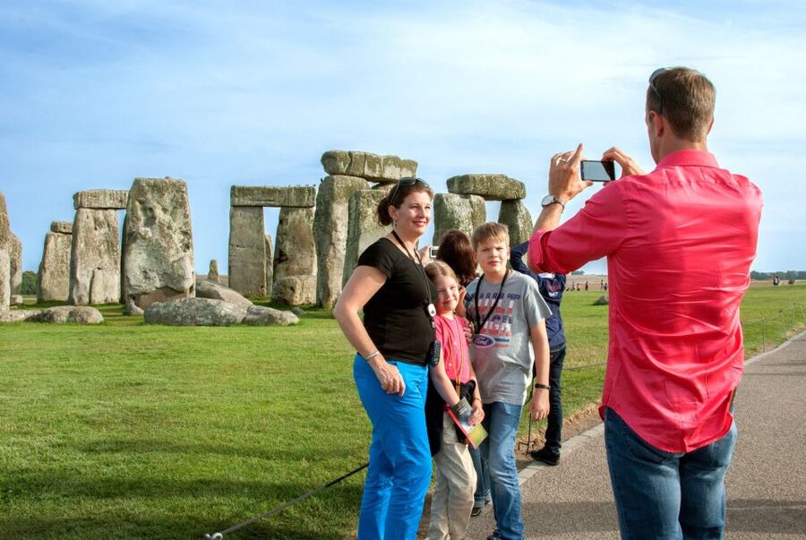 From London: Windsor Castle, Bath, and Stonehenge Day Trip - Three famous sights, one very full day