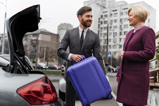 Gatwick Airport Taxi - Private Transfer to/from London - Meet and greet at Gatwick