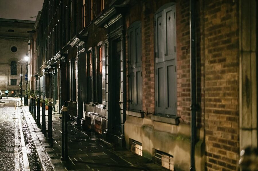 German Language : Original Jack the Ripper Tour - Spitalfields Market and the Ten Bells Pub
