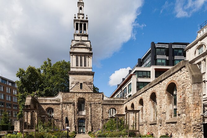 Ghastly Ghost Walking Tour in London - St. Paul’s Cathedral and the finish outside its steps