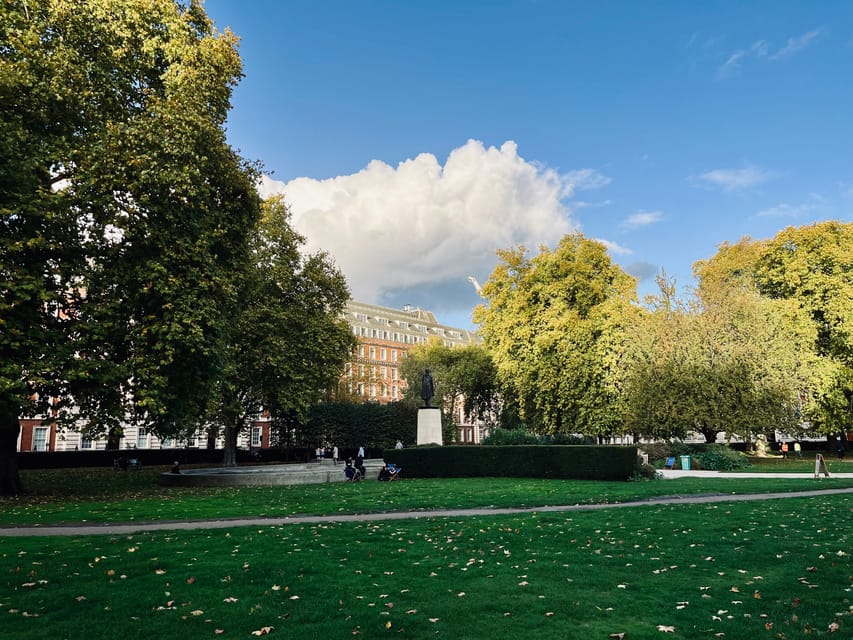 Ghosts and Legends of Mayfair Walking Tour - London - The guides make or break the evening
