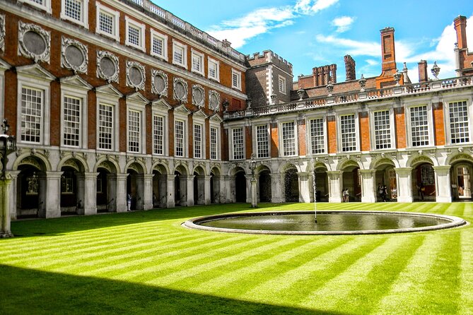 Hampton Court Guided Tour. Full day Access & High Tea - Two hours inside the palace with a live storyteller