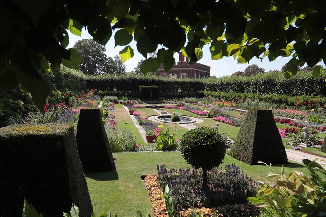 Hampton Court Guided Tour. Full day Access & High Tea - Who will enjoy this Hampton Court day most?