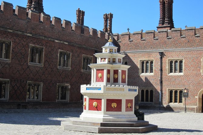 Hampton Court Palace 3hr tour: Henry VIII's & William III's intriguing Palaces - The Haunted Gallery brings Tudor drama indoors