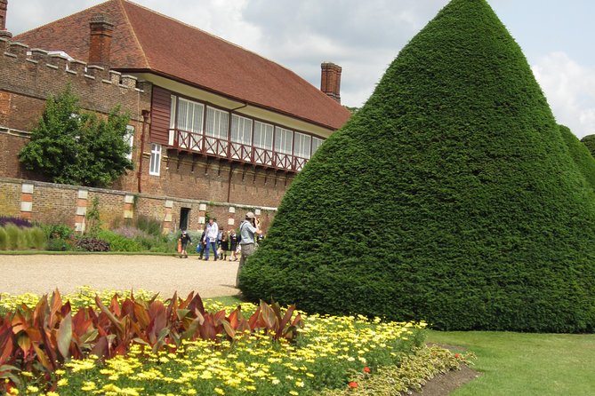 Hampton Court Palace 3hr tour: Henry VIII's & William III's intriguing Palaces - Georgian rooms add a third royal chapter
