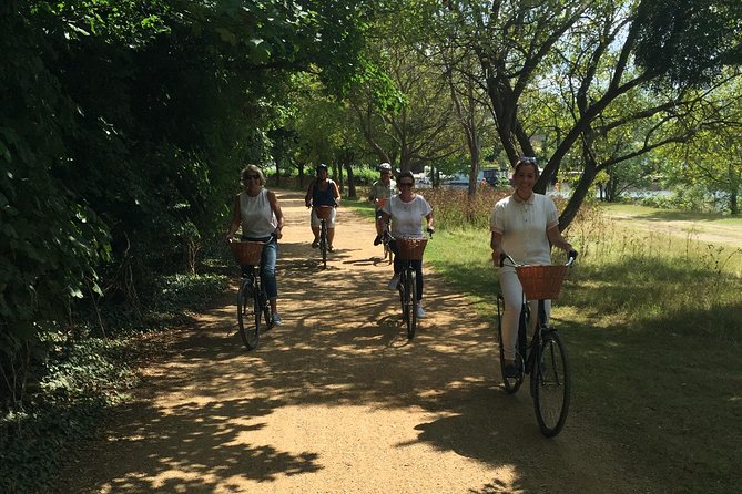 Hampton Court Palace Grounds Bike Tour - Starting in Hampton Court