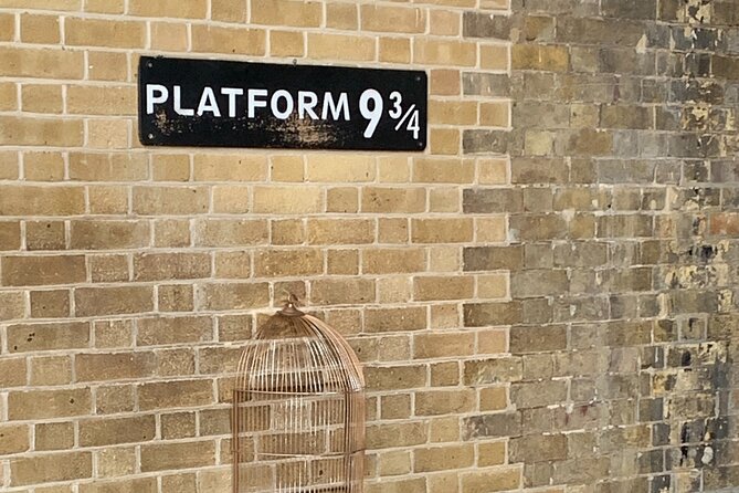 Harry Potter Black Taxi Private Tour of London with Hotel Pickup - King’s Cross and the real Platform 9¾