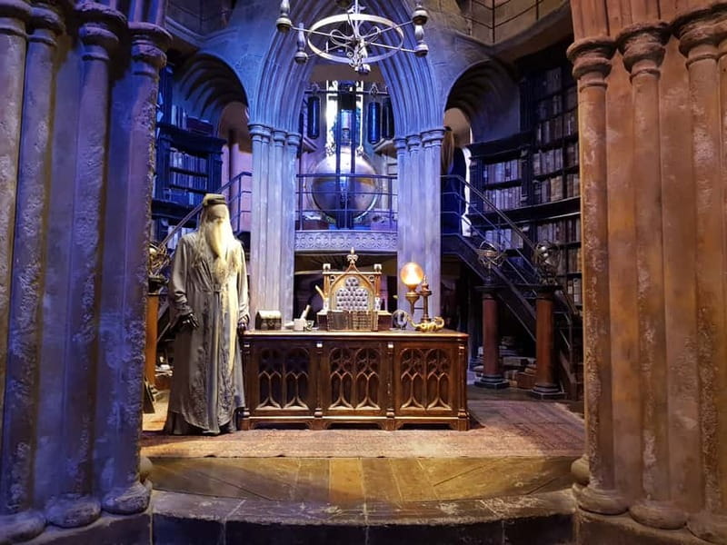 Harry Potter Studio Ticket & Tour of London Film Locations - Riding to Warner Bros. Studio Leavesden
