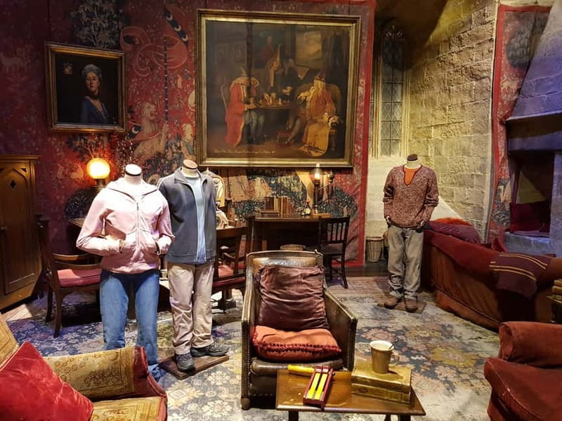 Harry Potter Studio Ticket & Tour of London Film Locations - Why the guide matters