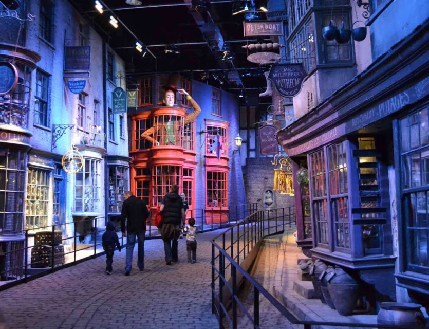 Harry Potter: Warner Bros. Studio Tour from King's Cross - Platform 9¾ and the original Hogwarts Express