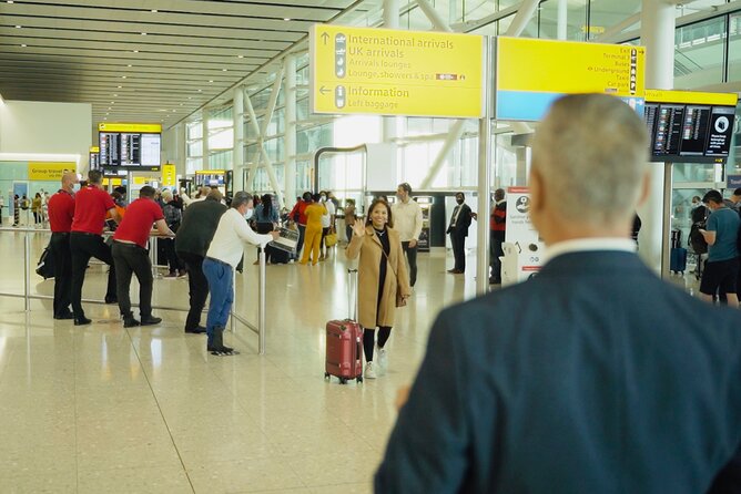 Heathrow Airport Taxi - Private Transfer to/from London - What the airport meeting actually looks like