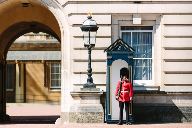 Highlights of Royal London Bike Tour including Hyde Park - Trafalgar Square, Nelson’s Column, and the National Portrait Gallery