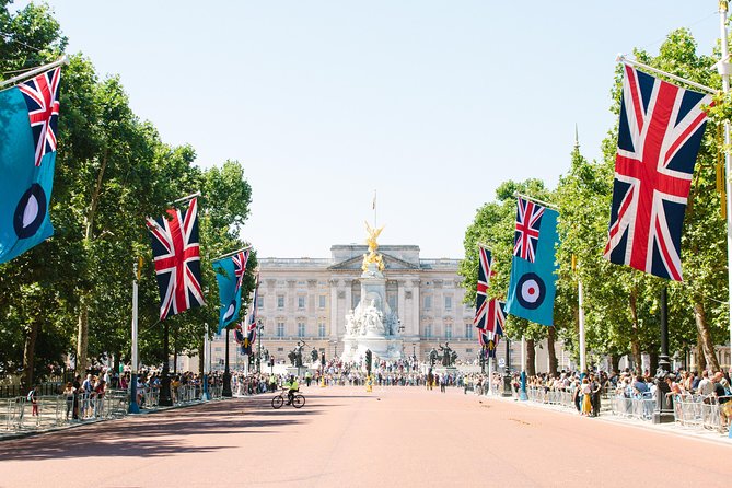 Highlights of Royal London Bike Tour including Hyde Park - The London Eye from the riverside