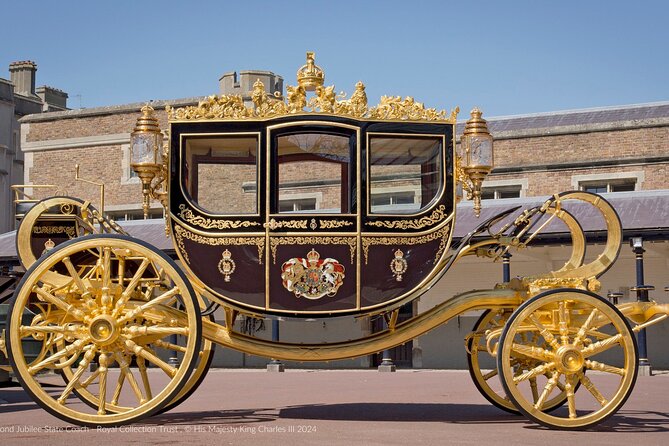 Inside Buckingham Palace State Rooms & Royal London Walking Tour - A royal morning that starts outdoors