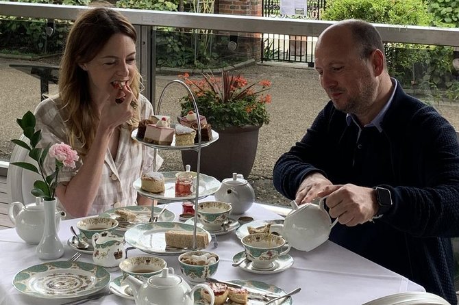 Kensington Palace VIP Garden Tour with Royal High Tea - The guides are the real variable