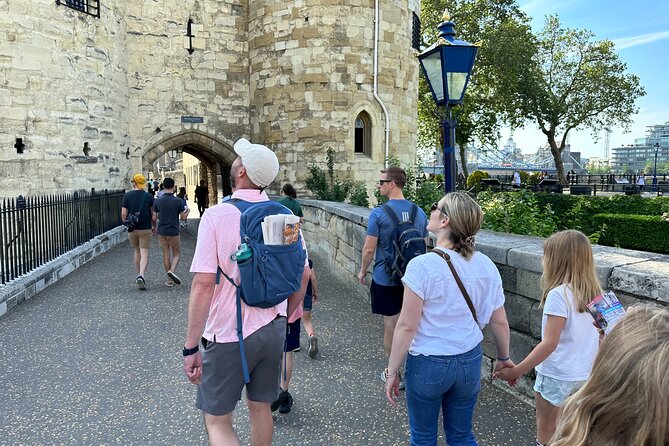 Kid-Friendly Private Tower of London Tour with Blue Badge Guide - Medieval Palace, Green Tower, and Mint Street
