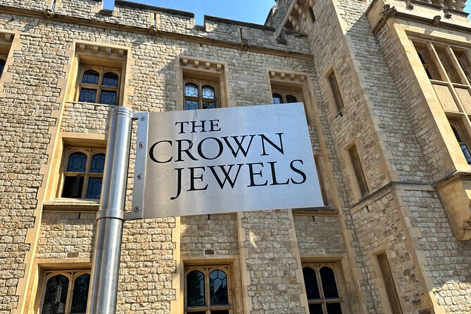 Kid-Friendly Private Tower of London Tour with Blue Badge Guide - Henry VIII, royal drama, and child-friendly storytelling