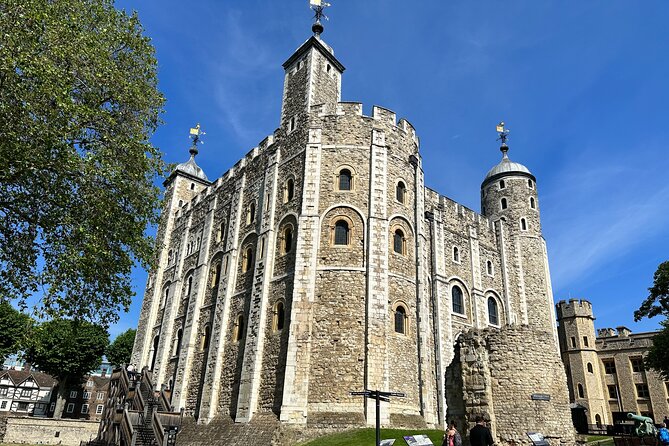 Kid-Friendly Private Tower of London Tour with Blue Badge Guide - Meeting the Beefeaters and seeing the Tower in use