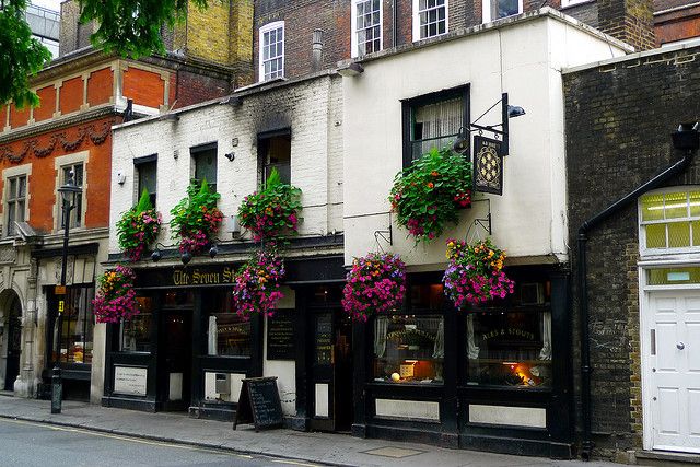 London: 2-Hour Historic Pub Tour - Chancery Lane and the first steps into old London