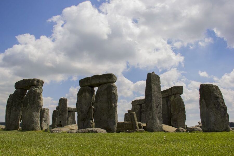 London: 3-Day Stonehenge, Bath & South West Coast Tour - Day one: Stonehenge, fossils, and Durdle Door