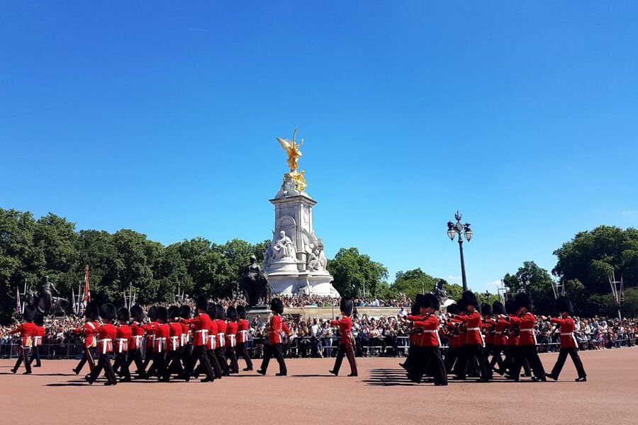 London: 30 London Sights Guided Walking Tour - Trafalgar Square, Horse Guards Parade, and Whitehall