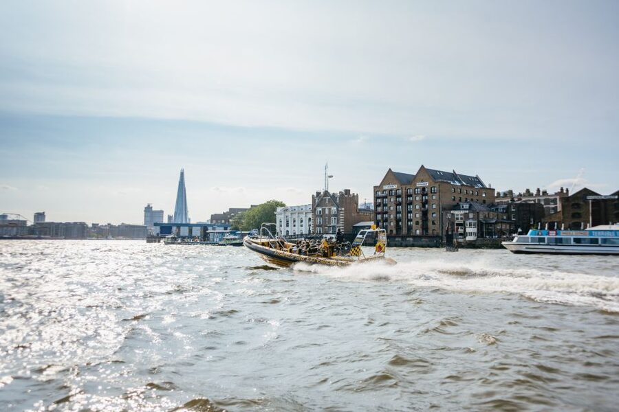 London: 45-Minute Speedboat Sightseeing Tour - The first view: the London Eye and Parliament