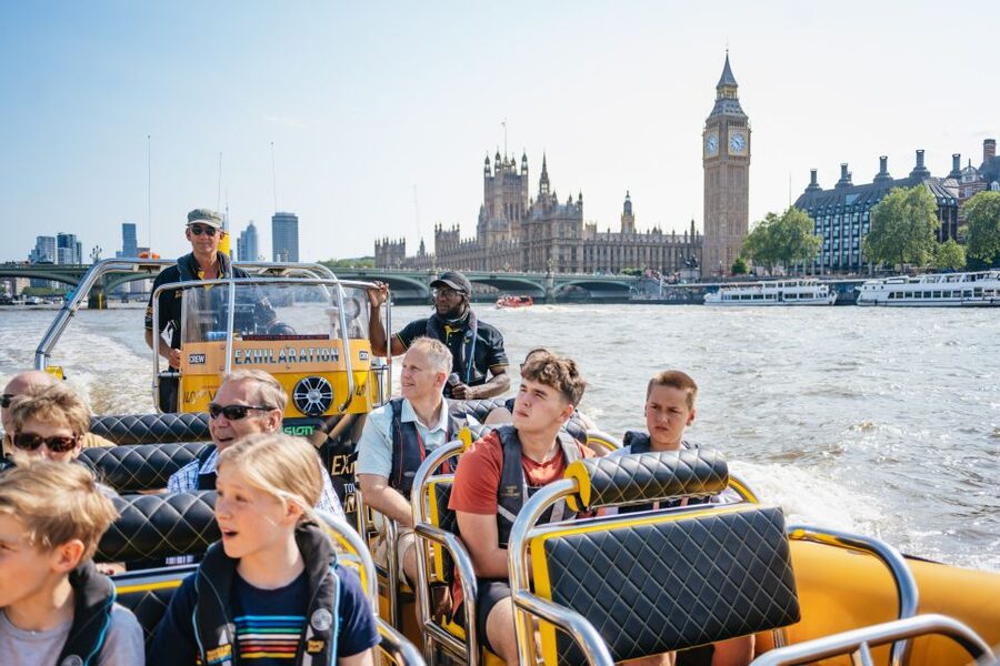 London: 45-Minute Speedboat Sightseeing Tour - Tower Bridge marks the change of pace