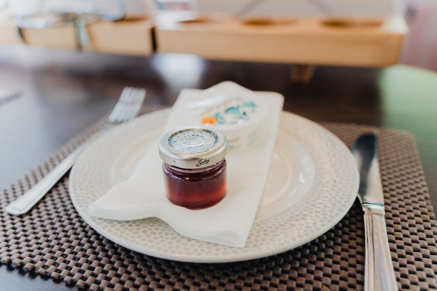 London: Afternoon Tea Bus with a Glass of Prosecco - Weather, traffic, and comfort