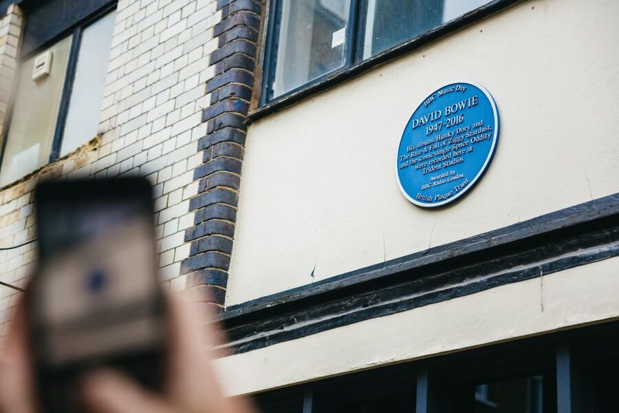London: Beatles and Abbey Road Tour with Richard Porter - Crossing Abbey Road