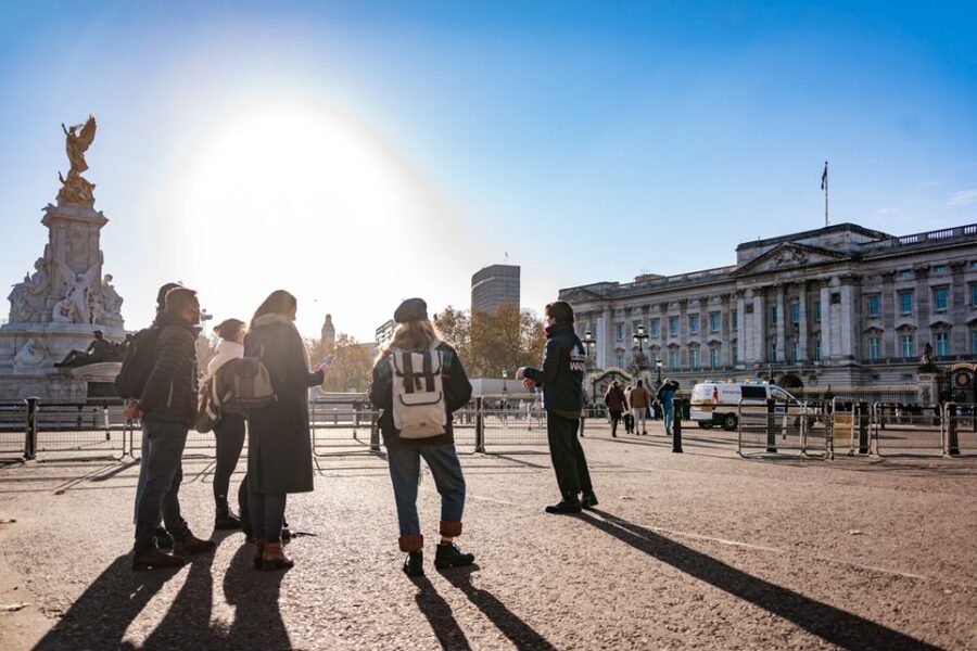 London: Best Landmarks Walking Tour - What the guide adds to the experience