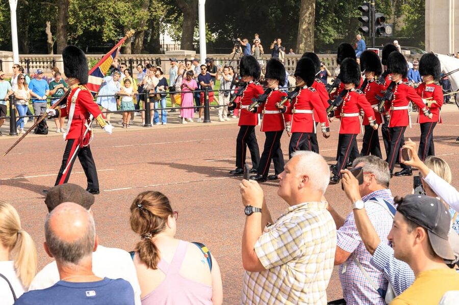 London: Big Ben, Churchill War Rooms & Buck'ham Palace Tour - Trafalgar Square and Pall Mall