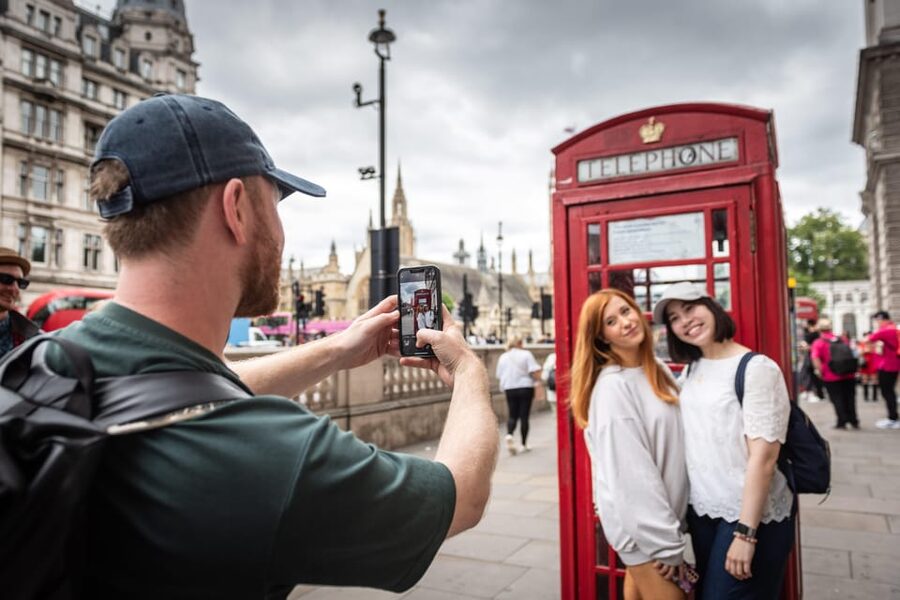 London: Big Ben, Churchill War Rooms & Buck'ham Palace Tour - Parliament Square, Big Ben, and Westminster Abbey