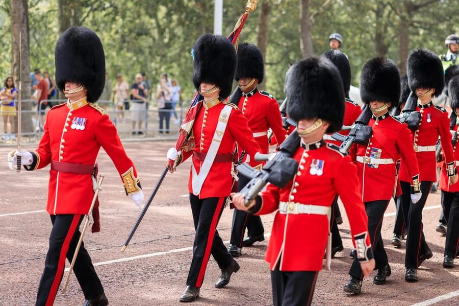 London: Big Ben, Churchill War Rooms & Buck'ham Palace Tour - The walking demands and practical details