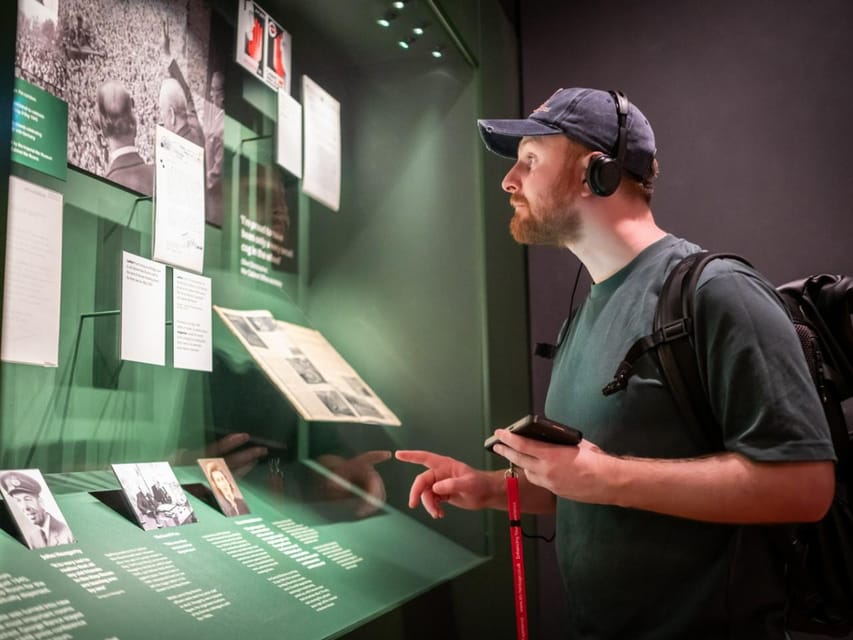 London: Big Ben, Churchill War Rooms & Buck'ham Palace Tour - Buckingham Palace and the Changing of the Guard