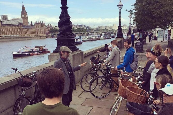 London Bike Tour: Landmarks, Secret Gems, Pub Stop & Street Art - Royal parks, military ceremony, and Buckingham Palace