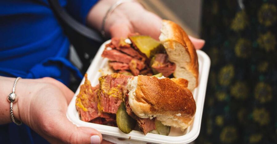 London: Brick Lane, Shoreditch & Spitalfields Food Tour - Guide style and group atmosphere