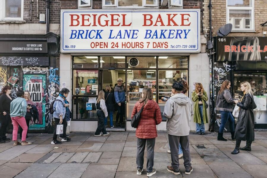London: Brick Lane, Shoreditch & Spitalfields Food Tour - Curry in Brick Lane’s historic food setting