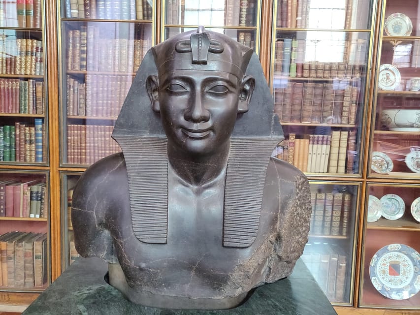 London: British Museum Tour with Archaeologist Guide - Aztec treasures and Moai statues