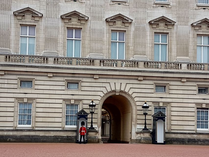London: British Royalty Walking Tour - The royal route begins beside the Ritz