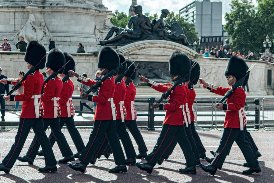 London: Buckingham Palace and Changing of the Guards Tour - Why the Changing of the Guard is worth your morning