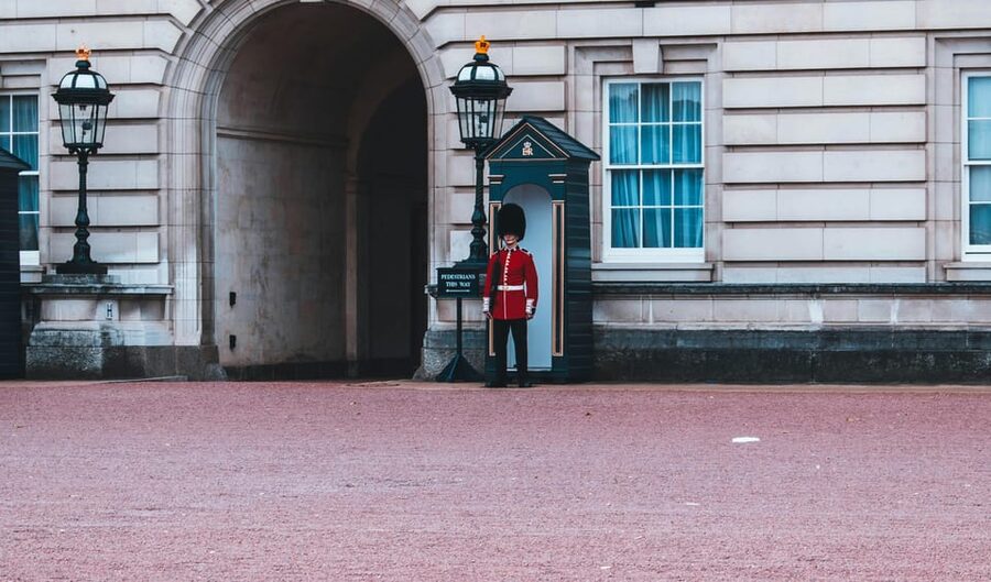 London: Buckingham Palace and Changing of the Guards Tour - What the two-hour schedule means for you