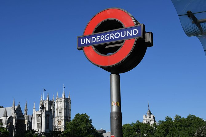 London: Buckingham Palace & Big Ben (& Westminster Abbey entry) - Parliament Square and Big Ben up close