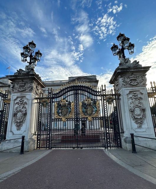 London: Buckingham Palace & Westminster Guided Walking Tour - From Green Park to Buckingham Palace
