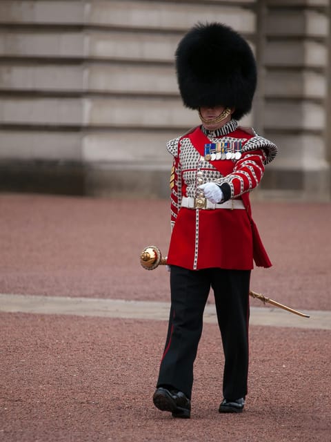 London: Changing of the Guard Experience and Landmarks Tour - Buckingham Palace beyond the front gates