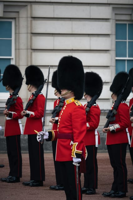 London: Changing of the Guard Experience and Landmarks Tour - From women’s wartime service to the Prime Minister’s office