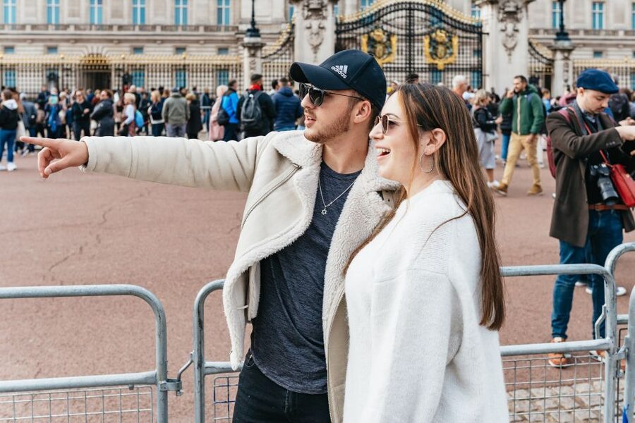 London: Changing of The Guard Tour - Clarence House and St. James’s Park