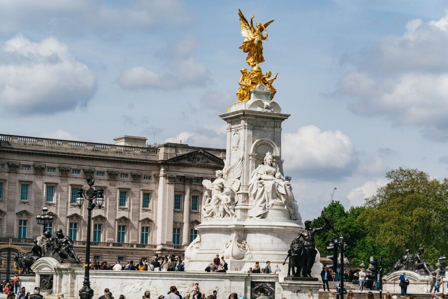 London: Changing of the Guard Tour by Buckingham Palace - The best reasons to book, and the limits