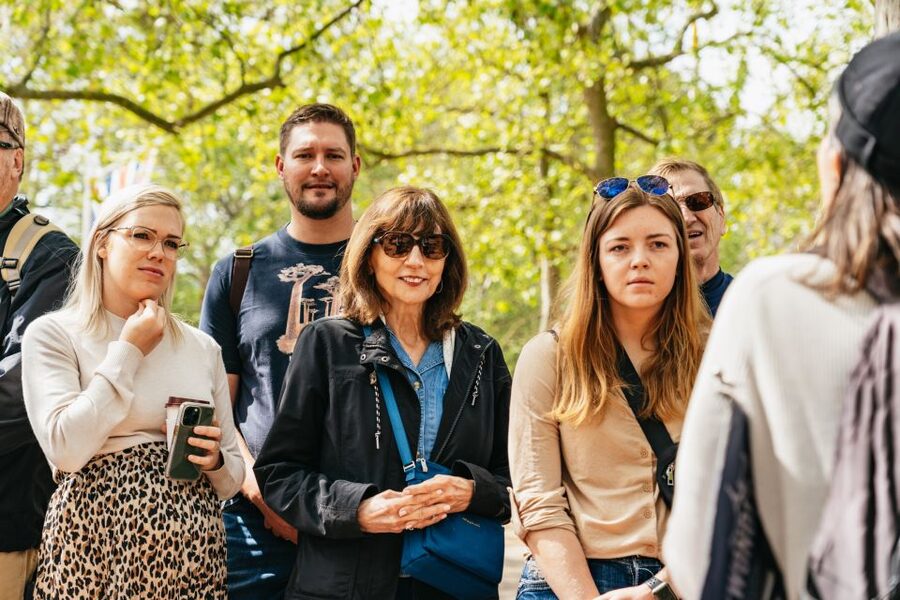 London: Changing of the Guard Tour by Buckingham Palace - How much walking and standing to expect